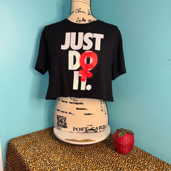 Nike Women's Black Just Do It Tee - Picture 2 of 4